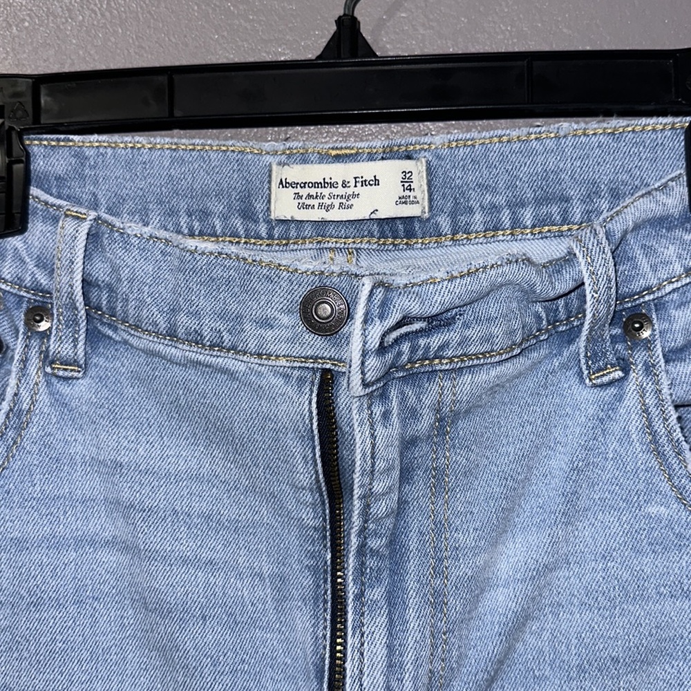 Abercrombie & Fitch Light Blue Women's Jeans - Picture 2 of 5